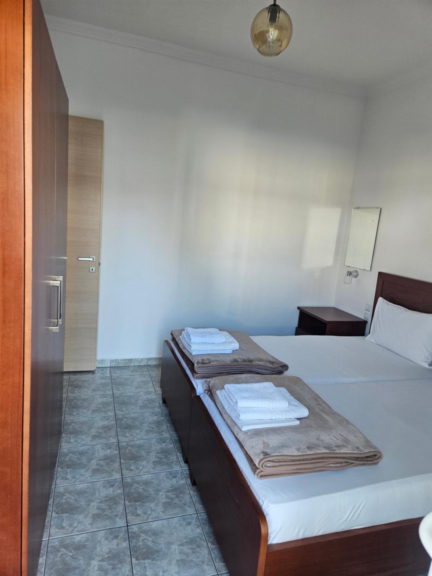 Leonidas Apartments Nea Peramos  Room photo